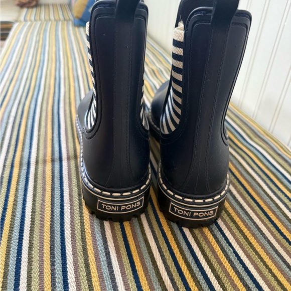 Stylish Navy Blue Ankle Rain boots - Picture 3 of 4